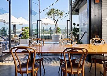 2KW Bar & Restaurant