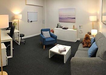 Alikki Russell - THE HUMMINGBIRD CENTRE