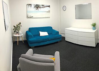 Alikki Russell - THE HUMMINGBIRD CENTRE