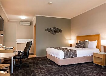 Blazing Stump Motel & Suites