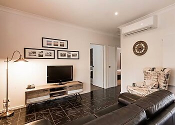 Blazing Stump Motel & Suites