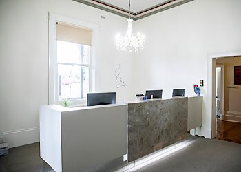 Dr Broughton Snell - SANDHURST PLASTIC SURGERY & DERMATOLOGY