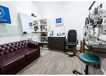 Dr Dylan Bentley - INNOVATIVE EYE CARE