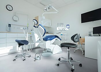 Dr Elizabeth Rowland - AURA DENTAL CENTRE