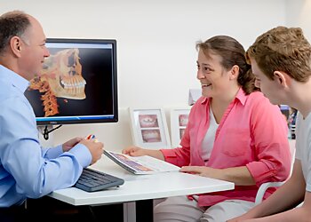 Dr Eric Saacks - SAACKS ORTHODONTICS