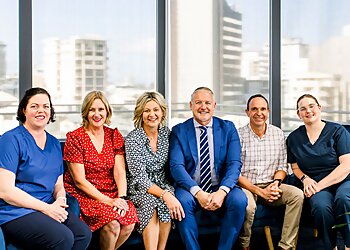 Dr John Gallagher - QUEENSLAND KNEE SURGERY CLINIC