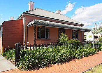 Dr Johnny Chan - AMAZING DENTAL