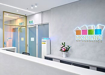 Dr Larry Li (Ching Fan) - MODERN ORTHODONTICS