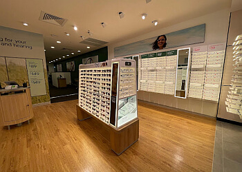 Dr Maureen Sim - SPECSAVERS