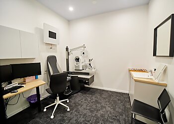 Dr Megan Finlay - VISUAL EYES OPTOMETRY