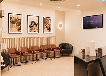 Dr Michael Freeman - THE SKIN CENTRE