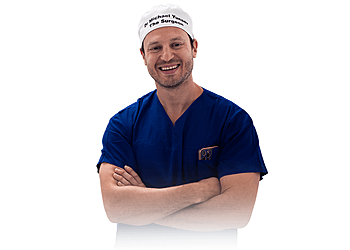 Dr Michael Yunaev - BREAST & BODY CLINIC
