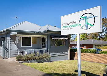 Dr Minas Petrelis - NEW CASTLE ORTHOPEDICS