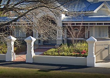 Dr Tim Nicholson - CENTRAL WEST UROLOGY