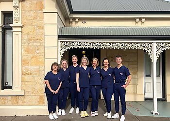 Dr Vicki Farmer - THE LITTLE HAPPY TOOTH CO