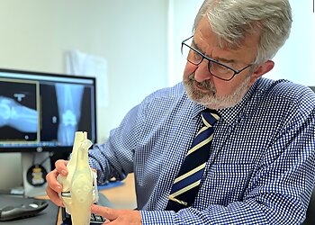 Dr Willem Pretorius - CQ ORTHOPAEDICS & SPORTS MEDICINE