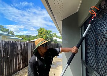 Cairns Window Cleaners FNQ Home Improvements image 1