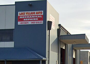 Wagga Wagga Mechanic shops Lake Village Auto Port image 1