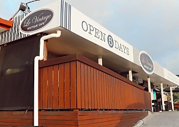 Le Vintage Boutique Cafe