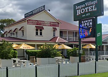 Logan Village Hotel