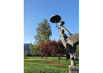 Bowral Landmarks Mary Poppins Birthplace Statue image 1