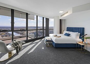 Meriton Suites