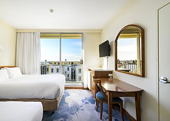 NOAH’S on the Beach