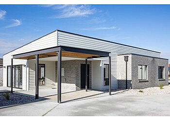 Pintor painting Tasmania