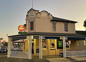 Riverina Hotel