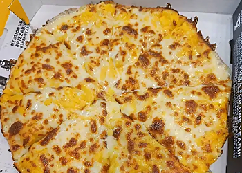 Starvin’ Pizza Bar 