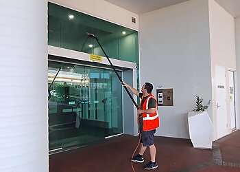 Darwin Window Cleaners Top End Window Cleaning image 1