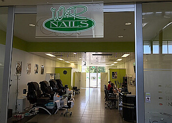 W & R Nails